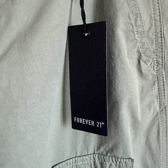 NWT Forever 21 Zipper-Pocket Cargo Pants in Olive Green - Size M - Picture 16 of 16